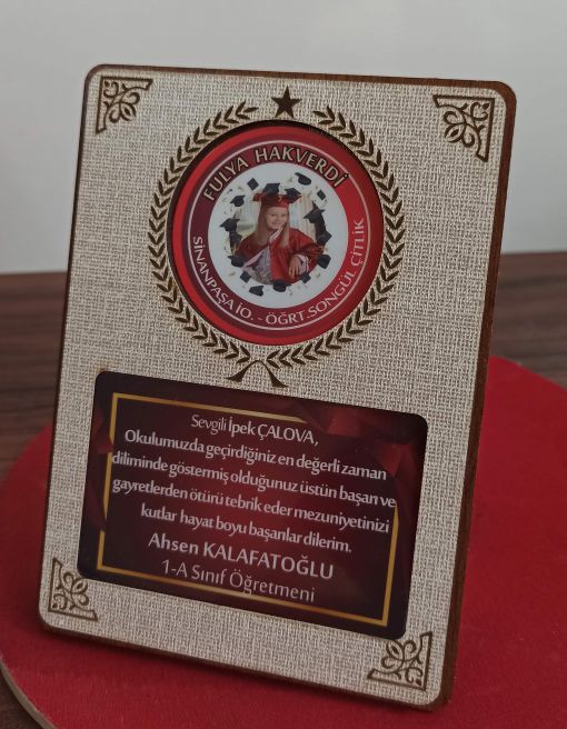  Mezuniyet anasına plaket